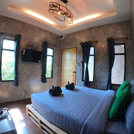 Samed Big Whale Hostel Rayong Buitenkant foto