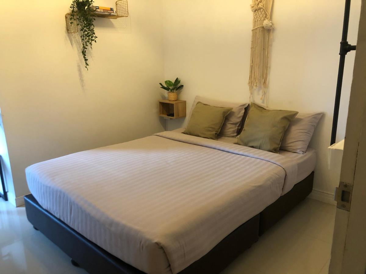 Samed Big Whale Hostel Rayong Buitenkant foto