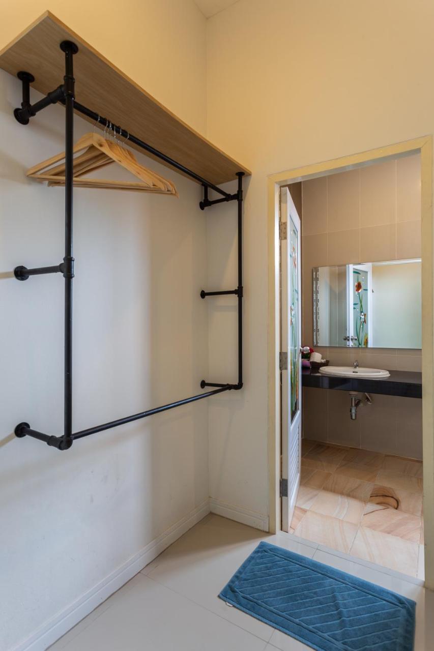 Samed Big Whale Hostel Rayong Buitenkant foto