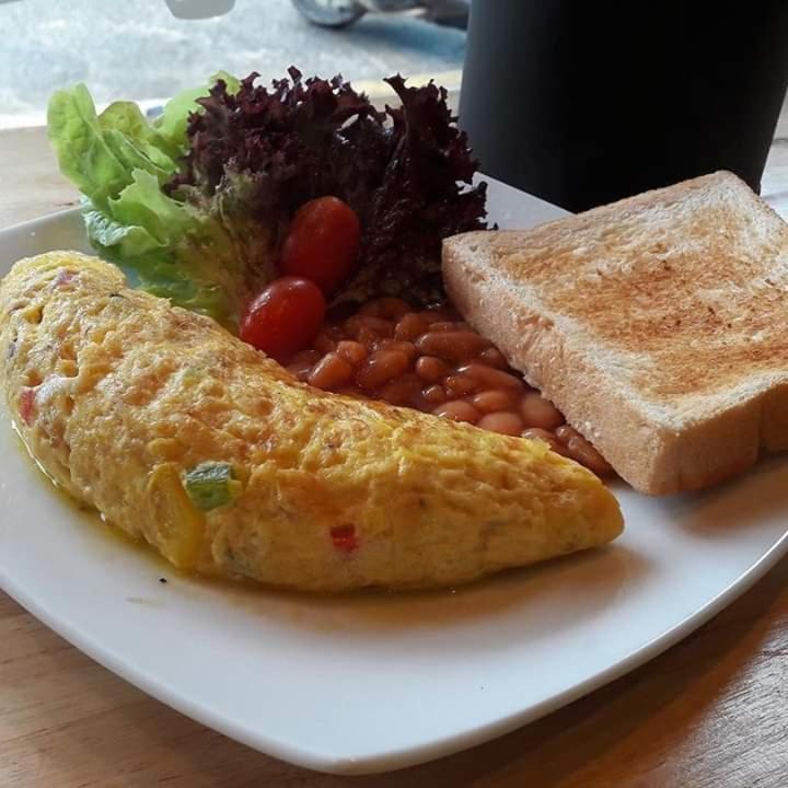 Samed Big Whale Hostel Rayong Buitenkant foto